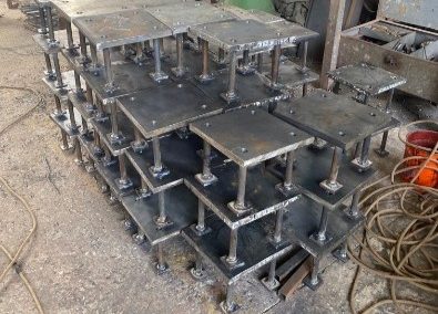 Platines et inserts métalliques
